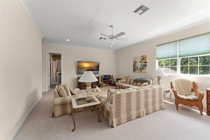 Image No.33-8 Bed Property for sale