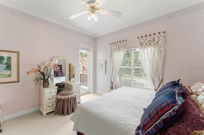 Image No.40-8 Bed Property for sale