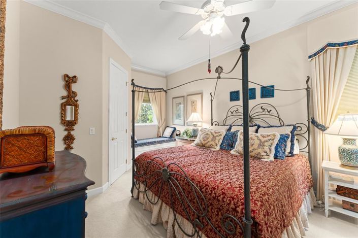 Image No.52-8 Bed Property for sale