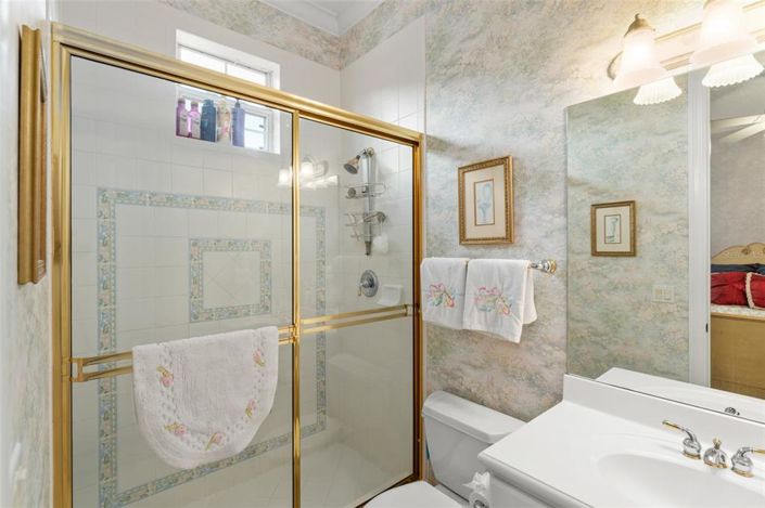 Image No.55-8 Bed Property for sale