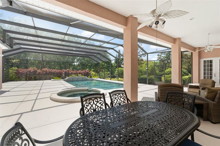 Image No.56-8 Bed Property for sale