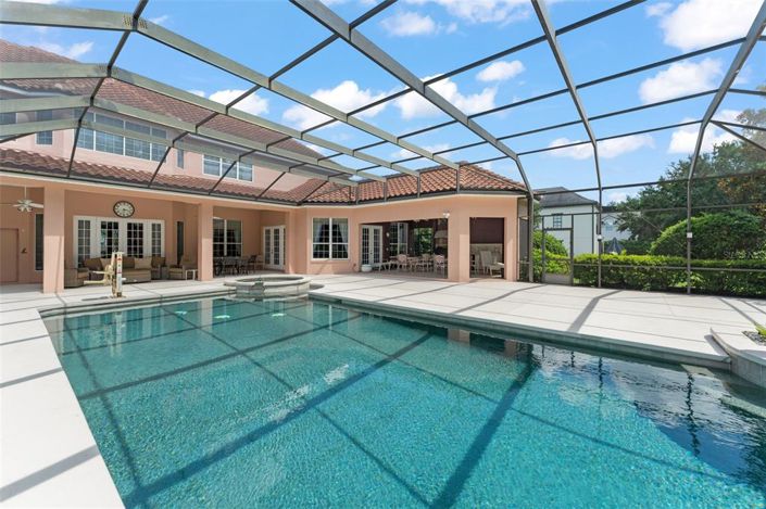 Image No.60-8 Bed Property for sale