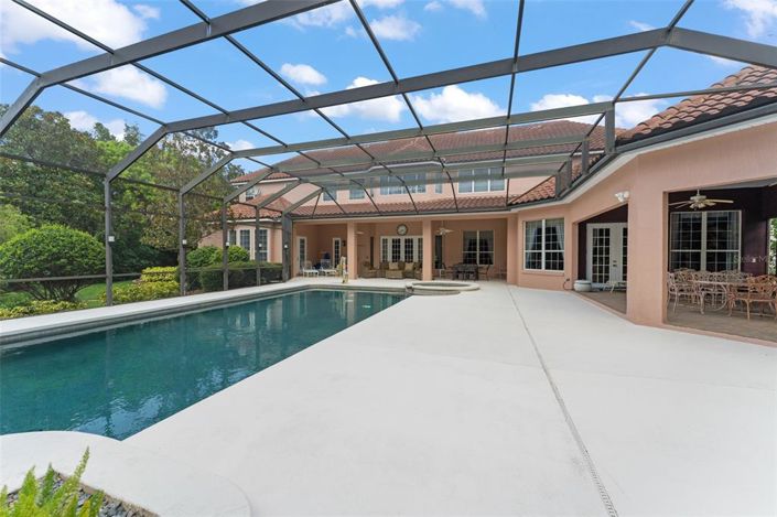 Image No.64-8 Bed Property for sale