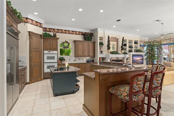 Image No.7-8 Bed Property for sale