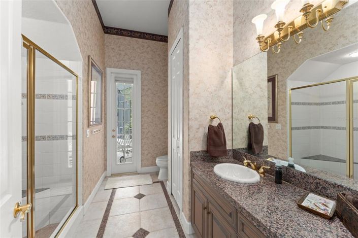 Image No.71-8 Bed Property for sale