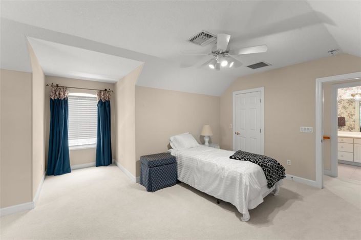 Image No.73-8 Bed Property for sale