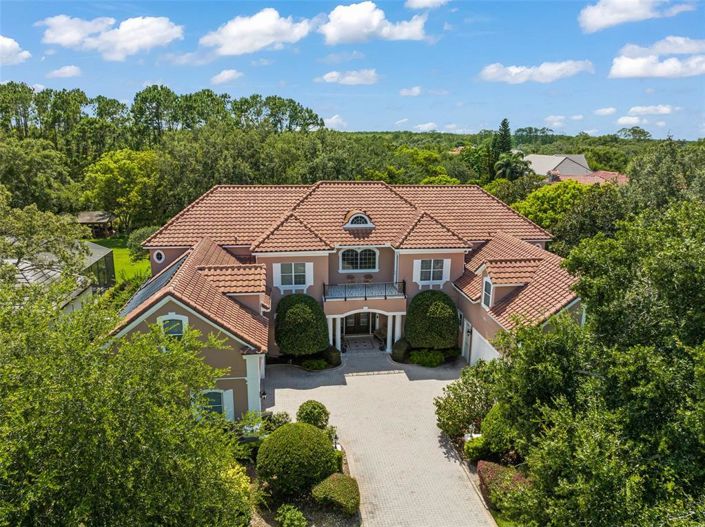 Image No.76-8 Bed Property for sale