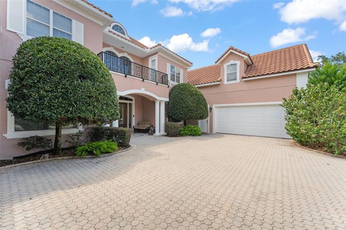 Image No.80-8 Bed Property for sale