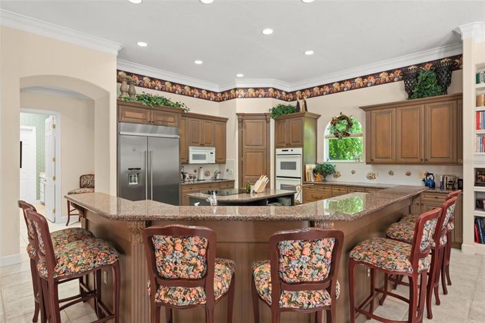 Image No.9-8 Bed Property for sale