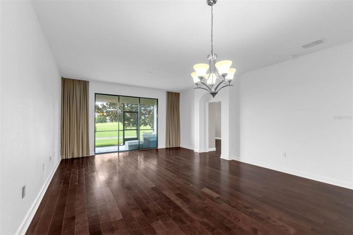 Image No.10-2 Bed Property for sale