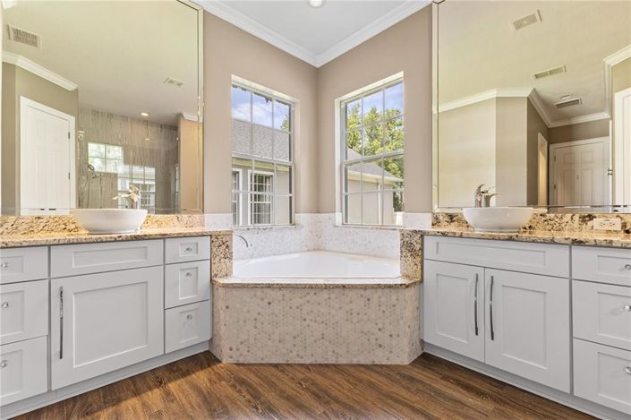 Image No.21-5 Bed Property for sale