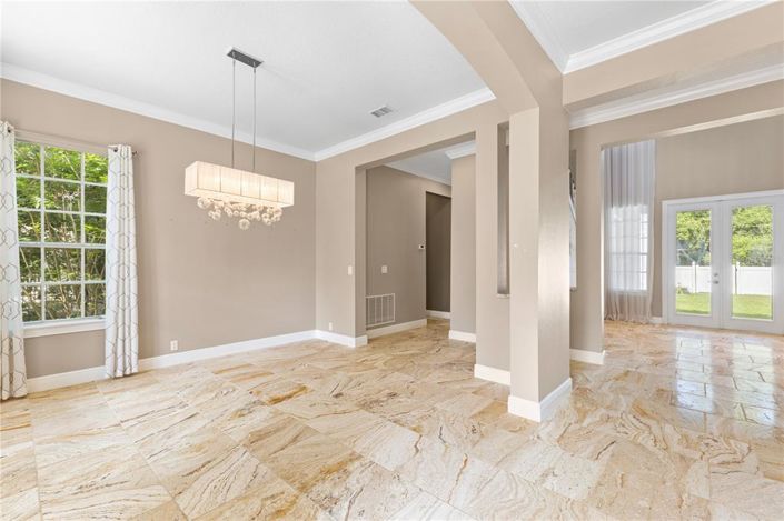 Image No.5-5 Bed Property for sale