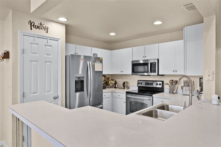 Image No.4-4 Bed Property for sale