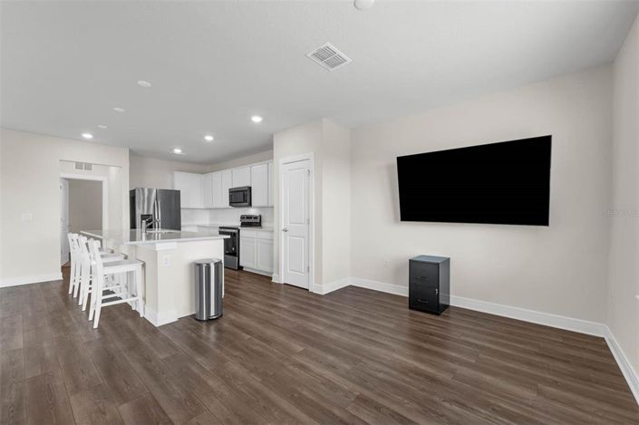 Image No.8-5 Bed Property for sale