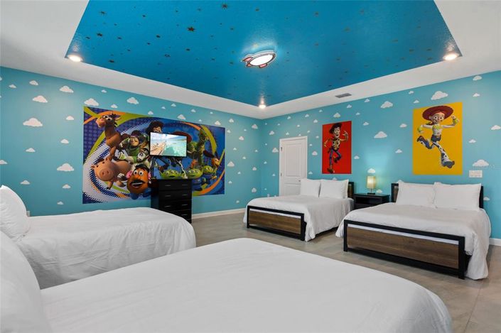 Image No.17-9 Bed Property for sale