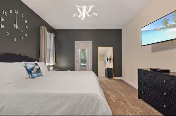 Image No.24-9 Bed Property for sale