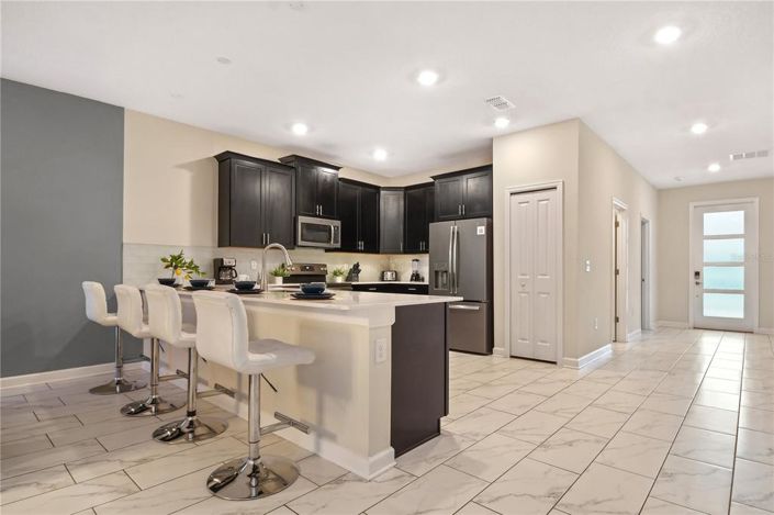 Image No.3-9 Bed Property for sale