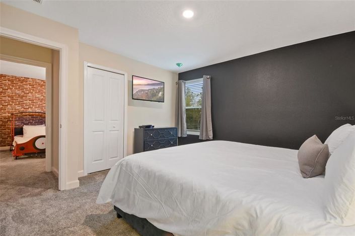 Image No.32-9 Bed Property for sale