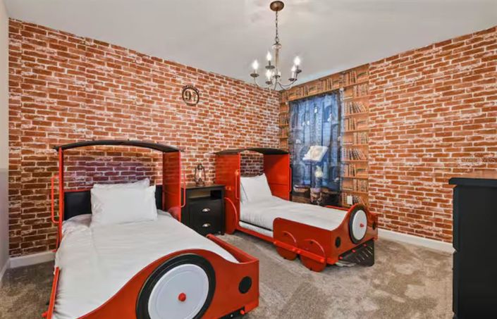 Image No.33-9 Bed Property for sale