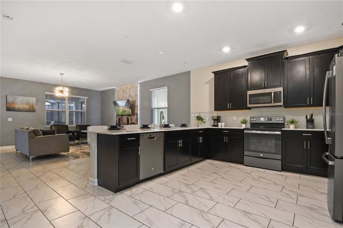 Image No.5-9 Bed Property for sale