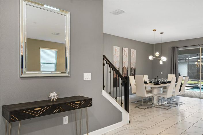 Image No.7-9 Bed Property for sale