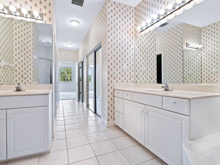 Image No.26-3 Bed Property for sale