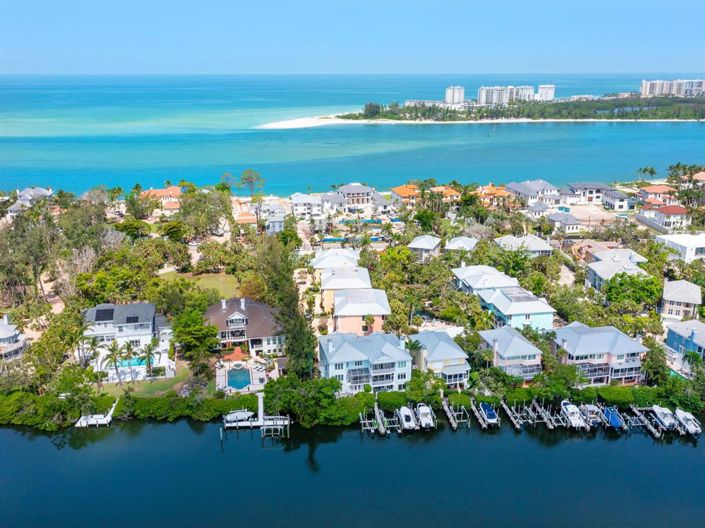 Image No.38-3 Bed Property for sale