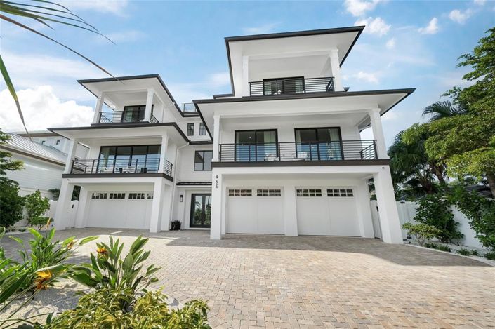 Image No.1-6 Bed Property for sale