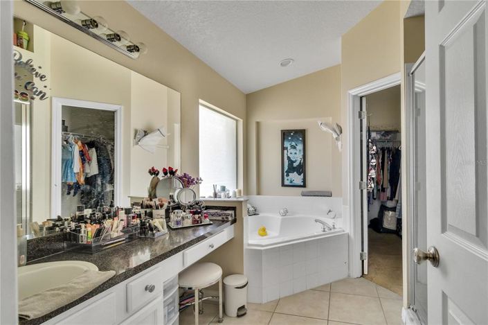 Image No.12-5 Bed Property for sale