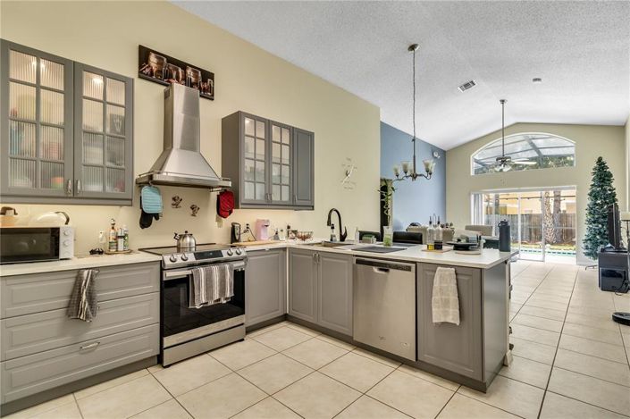 Image No.5-5 Bed Property for sale