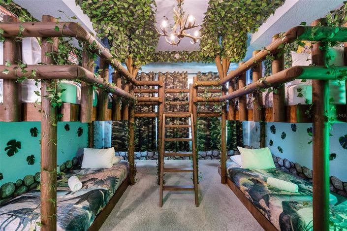 Image No.10-6 Bed Property for sale