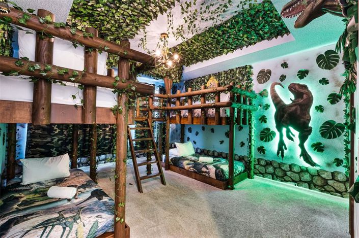 Image No.12-6 Bed Property for sale