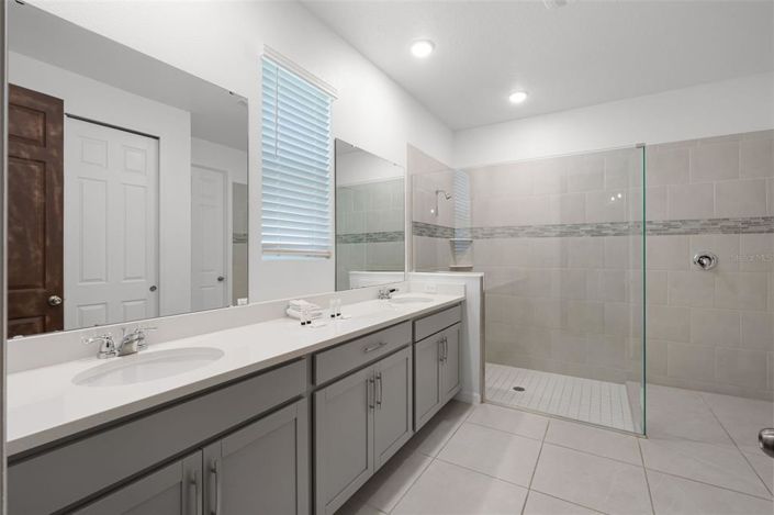 Image No.13-6 Bed Property for sale