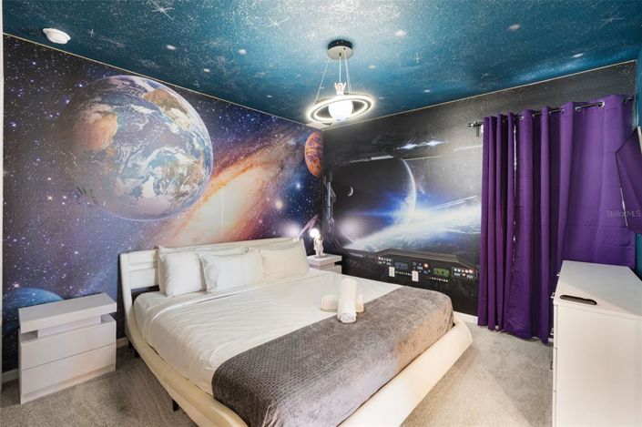 Image No.17-6 Bed Property for sale