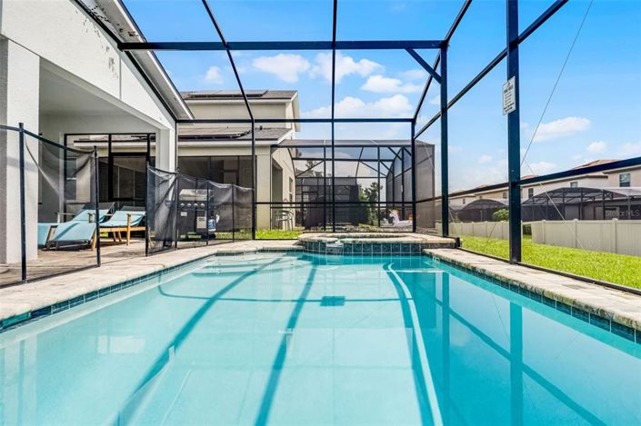 Image No.33-6 Bed Property for sale