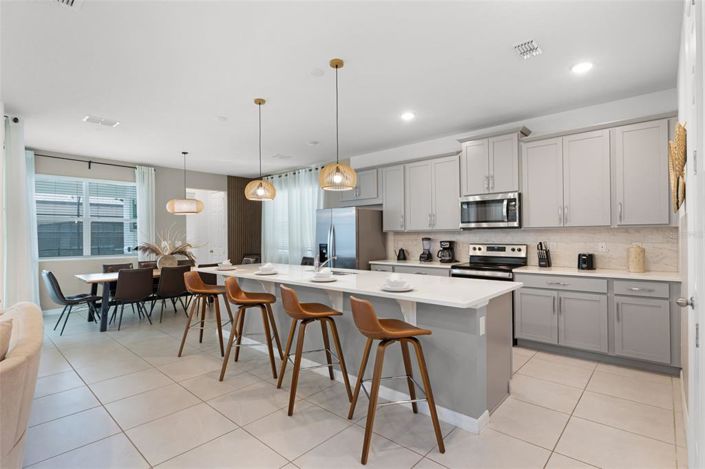 Image No.6-6 Bed Property for sale