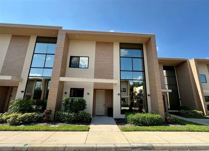 Image No.1-4 Bed Townhouse for sale