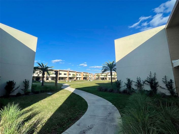 Image No.3-4 Bed Townhouse for sale