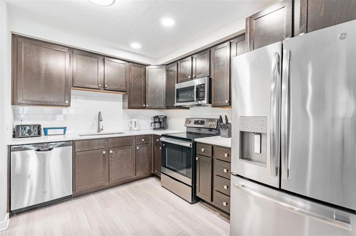 Image No.14-3 Bed Property for sale