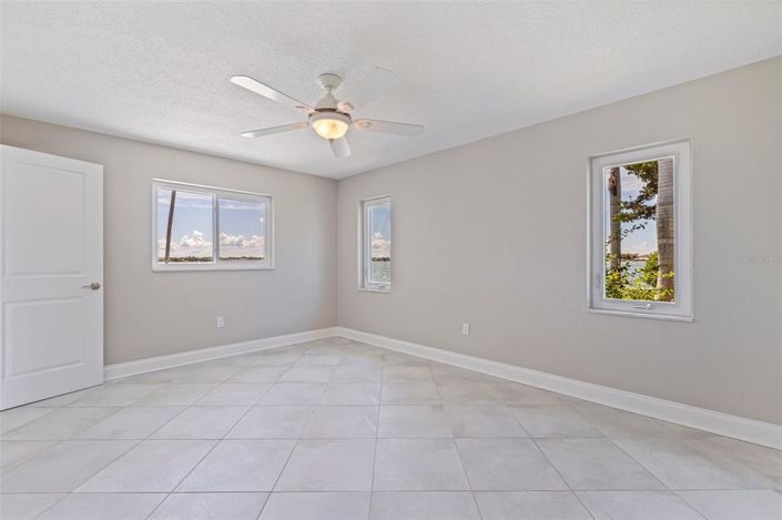 Image No.14-3 Bed Property for sale