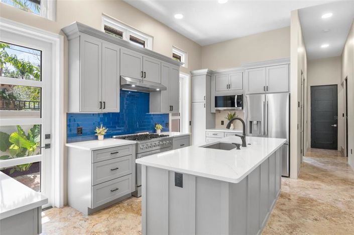 Image No.10-5 Bed Property for sale