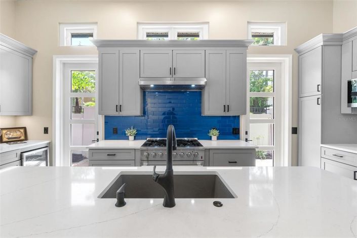 Image No.11-5 Bed Property for sale