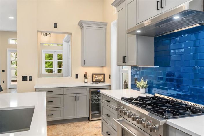 Image No.12-5 Bed Property for sale