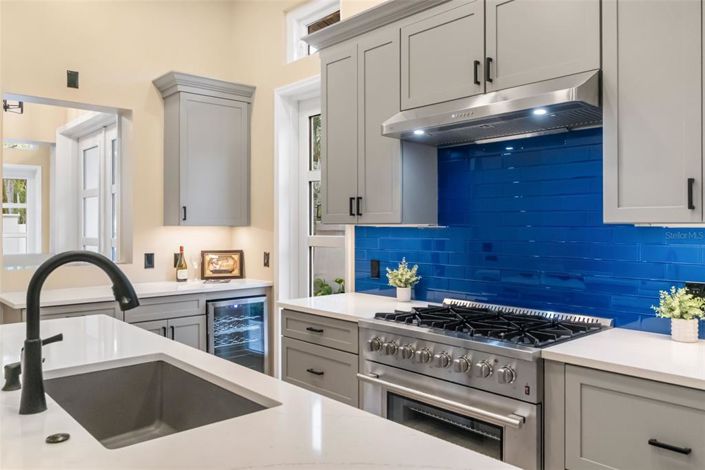 Image No.13-5 Bed Property for sale