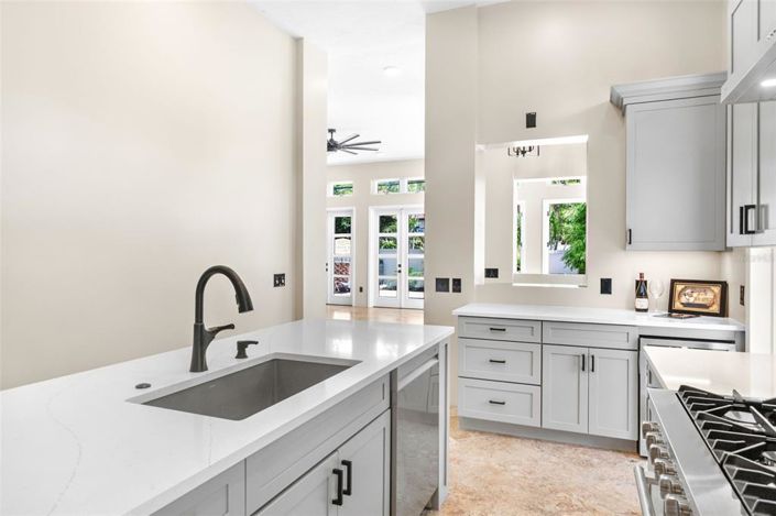 Image No.20-5 Bed Property for sale