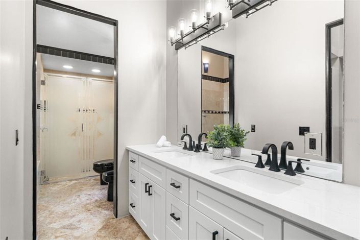 Image No.27-5 Bed Property for sale