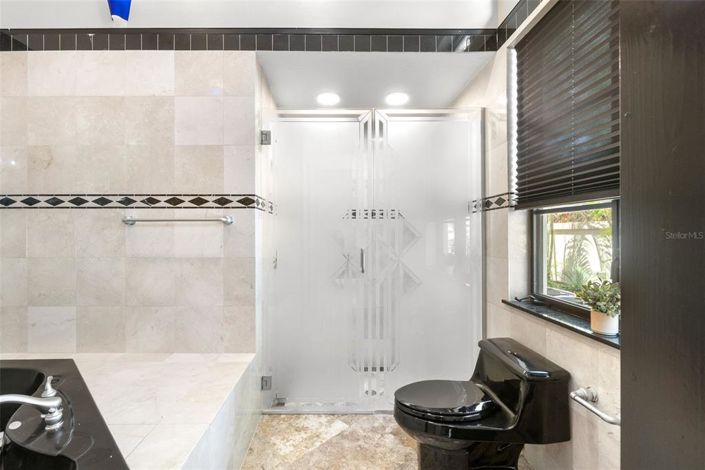 Image No.30-5 Bed Property for sale