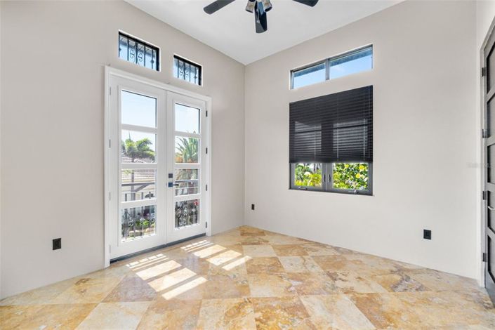 Image No.35-5 Bed Property for sale