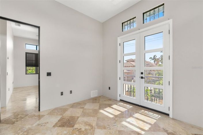 Image No.36-5 Bed Property for sale