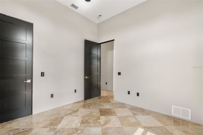 Image No.38-5 Bed Property for sale